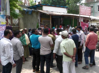 নাটোরে কালোবাজারে বিক্রির উদ্দেশ্যে নেওয়া চাল ও আটা জব্দ